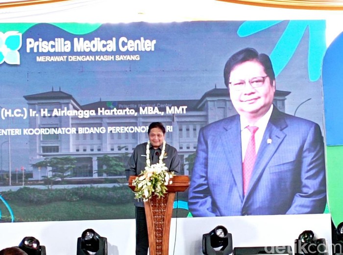 Menko Perekonomian Airlangga Hartarto saat meresmikan RS PMC, Cilacap, Jumat (1/7/2022).