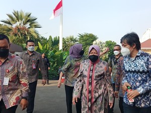Ikuti Pemakaman Tjahjo Kumolo, Risma-Hendropriyono Tiba di TMP Kalibata