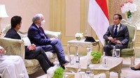 Para pengusaha dan investor yang hadir yaitu National Security Advisor Sheikh Tahnoun bin Zayed Al Nahyan, CEO Group G42 Ltd Peng Xiao, CEO Abu Dhabi Holding Mohamed Hassan Al Suwaidi, dan Executive Director Lulu Group Ashraf Ali.
