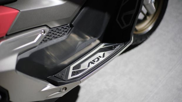 New Honda ADV 160 dengan aksesori resmi pabrikan