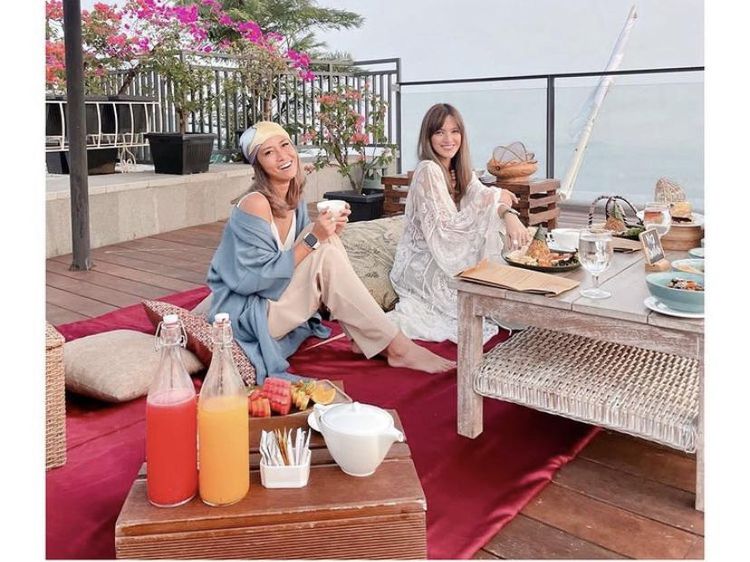 Nia Ramadhani Liburan dan Sarapan Mewah dengan Panorama Borobudur