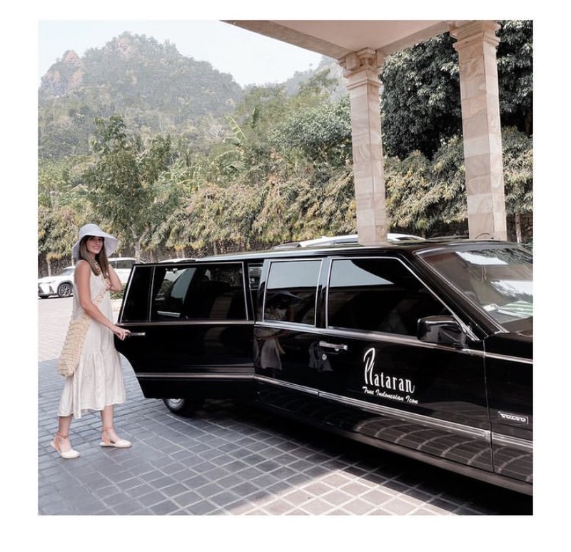 Nia Ramadhani Liburan dan Sarapan Mewah dengan Panorama Borobudur