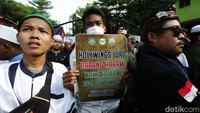 Demo dilakukan terkait promosi minuman beralkohol dengan nama Muhammad dan Maria.