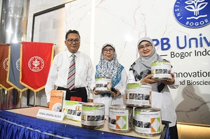 Peneliti IPB yang temukan vitamin herbal untuk ternak