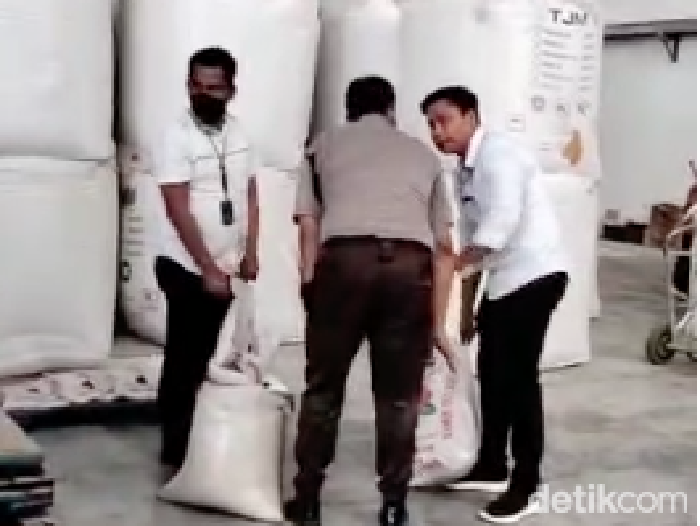Penyidik Polda Sumut dituding ambil paksa beras.