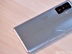 Unboxing Poco F4 GT, HP Gahar Harga Rp 9 Juta