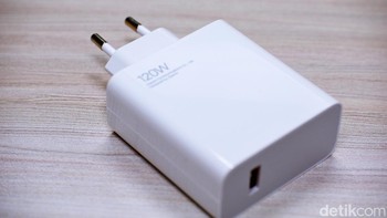 Dibekali charger 120W. Foto: Adi Fida Rahman/detikINET