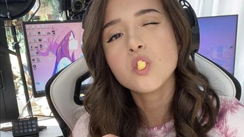 “Konsistensi merupakan kunci untuk membangun chanel kalian, tapi jangan lupa istirahat dan memperhatikan diri kalian sendiri,” pungkas Pokimane. Foto: Facebook