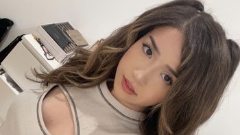 Pokimane yang tinggal di Los Angeles ini adalah gamer wanita di platform Twitch yang paling populer dengan lebih dari 9 juta follower. Di Instagram, follower-nya tembus 6 juta lebih. Foto: Instagram Foto: Facebook