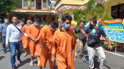 Polisi tetapkan sembilan tersangka kasus perusakan dan pembakaran rumah warga di Desa Julah, Kecamatan Tejakula, Kabupaten Buleleng, Bali, Jumat, (1/7/2022).