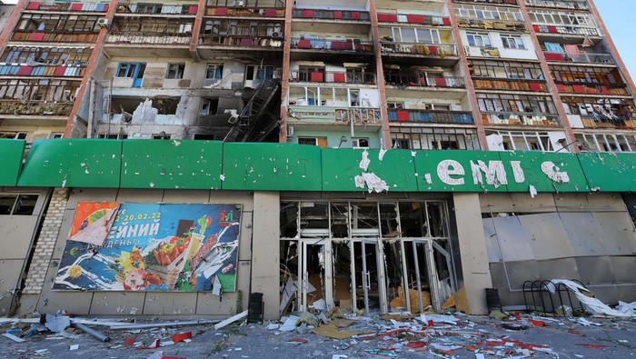 A view shows an apartment building heavily damaged during Ukraine-Russia conflict in the city of Sievierodonetsk in the Luhansk Region, Ukraine June 30, 2022. REUTERS/Alexander Ermochenko