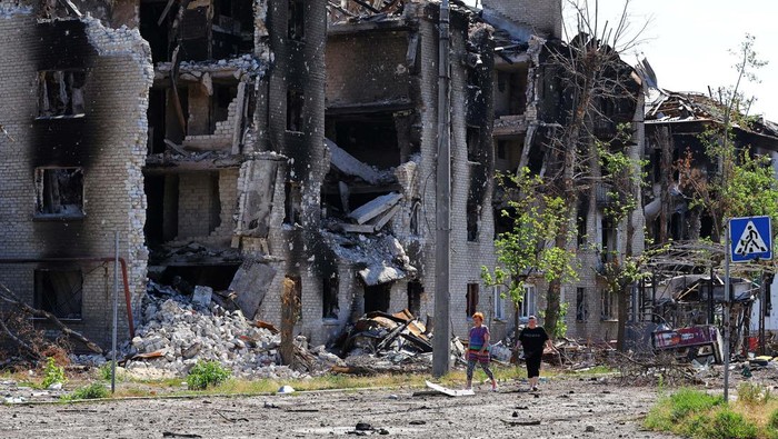 A view shows an apartment building heavily damaged during Ukraine-Russia conflict in the city of Sievierodonetsk in the Luhansk Region, Ukraine June 30, 2022. REUTERS/Alexander Ermochenko