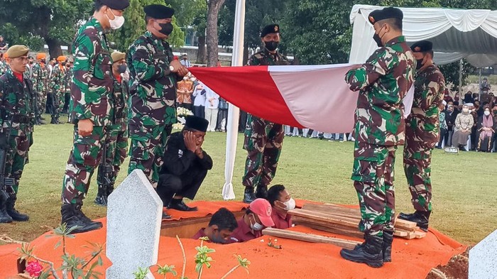 Prosesi pemakaman Tjahjo Kumolo di TMP Kalibata