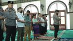 Senyum Rangga Berseri-seri Saat Dapat Sepeda dari Polisi