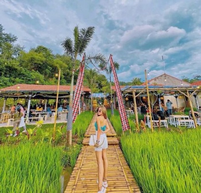 Nongkrong di 5 Kafe Ini Kamu Bisa Rasakan Suasana Bali