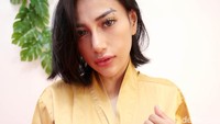 Kini ia mulai mencoba untuk mengubah imej seksi yang melekat padanya.