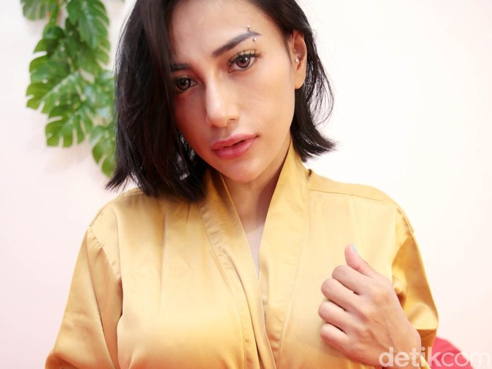 Rezy Adisty saat ditemui di kediamannya di kawasan Jakarta Timur.