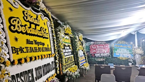 Suasana rumah duka MenPAN-RB Tjahjo Kumolo malam ini.