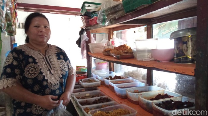Sami, pemilik warung makan di Kota Cirebon.