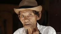 Pria kelahiran 1951 ini akrab disapa Goyong. Ia merupakan pria berketurunan Tionghoa. Di dalam nadinya, mengalir darah seniman dari mendiang ayahnya, Oen Oen Hok.