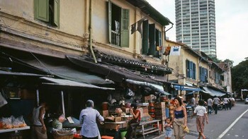 Biaya hidup pun masih cukup murah, tidak seperti sekarang saat Singapura adalah salah satu kota termahal di dunia. Foto: Vintag.es