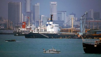 Pembangunan mulai marak di mana-mana hingga akhirnya nanti, Singapura menjadi negara super modern. Foto: Vintag.es