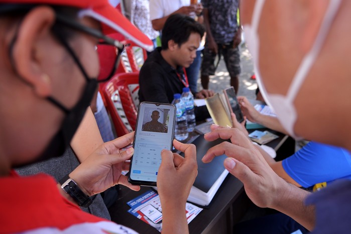 Penggunaan MyPertamina untuk beli Pertalite dan Solar mulai diujicoba hari ini. Uji coba awal akan dilakukan di 11 daerah seluruh Indonesia.