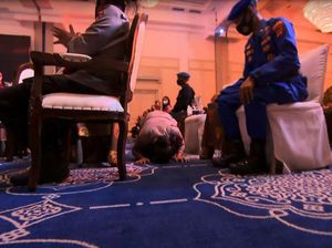 Terima Polisi Berdedikasi Hoegeng Awards 2022, Aipda Rohimah Sujud Syukur