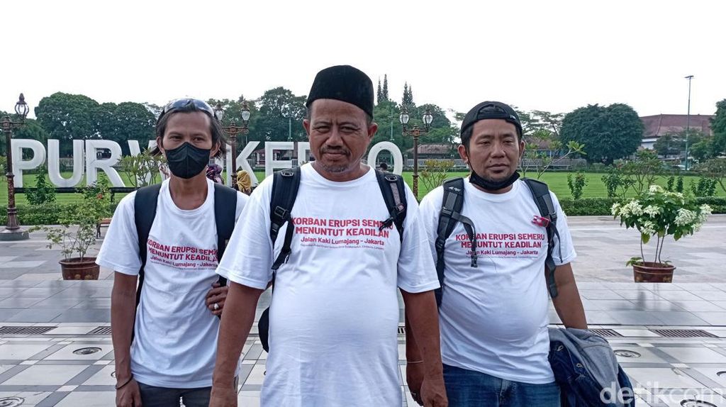 Singgah Purwokerto, 3 Pria Lumajang Jalan Kaki Ingin Mengadu ke Jokowi