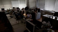 Meskipun produsen listrik berupaya keras meningkatkan pasokan, kementerian mengatakan situasinya tidak bisa diprediksi karena kenaikan suhu. Pemerintah Jepang meminta rumah tangga dan perusahaan menghemat listrik sebanyak mungkin selama musim panas.