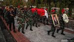 Upacara Militer Iringi Kepergian Tjahjo Kumolo ke Pusara Terakhir