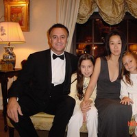 Begini penampilannya ketika 20 tahun lalu yang disebut tidak banyak berubah dari sekarang. Foto: Instagram @verawang