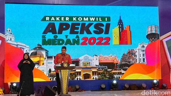 Wali Kota Medan Bobby Nasution memberikan sambutan di acara Raker Apeksi Wilayah 1