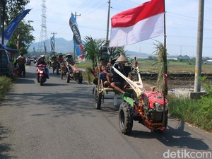 Syukuran Panen, Warga Pladen Kudus Kirab Traktor-Gunungan Hasil Bumi
