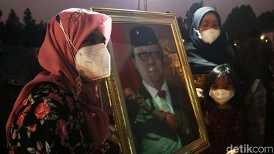 Warga Melepas Tjahjo Kumolo