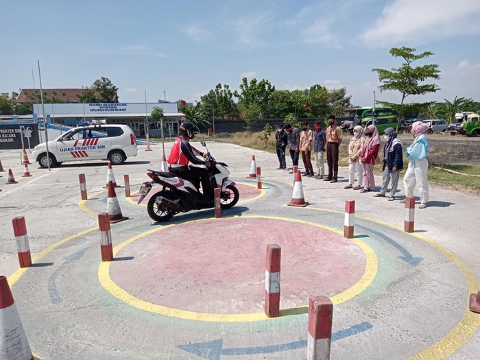 Warga Nganjuk Buktikan Cari SIM Yang Mudah Lulus Ujian