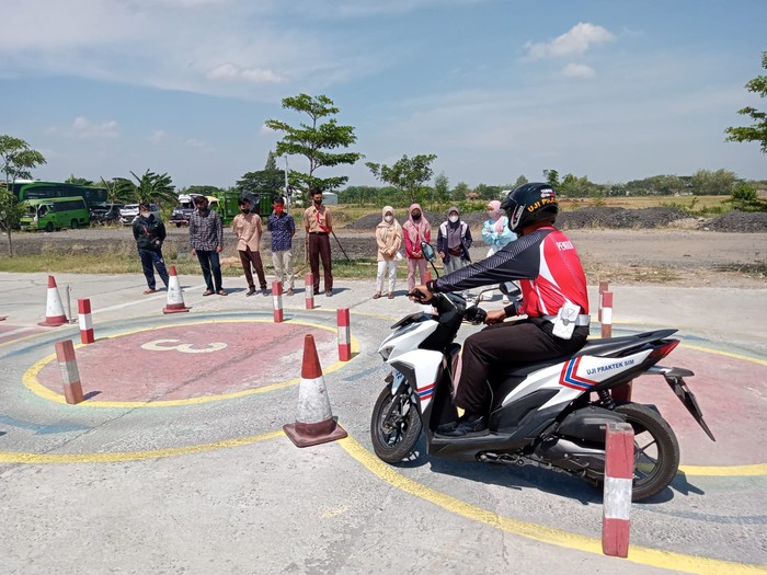 Warga Nganjuk Buktikan Cari SIM Yang Mudah Lulus Ujian