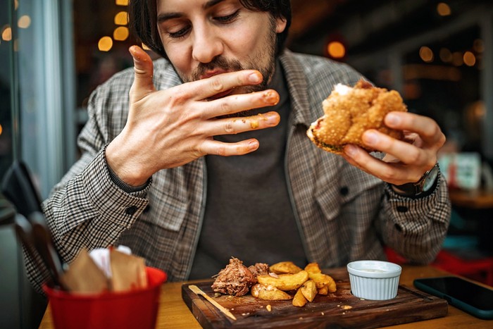 Waspada! 5 Kebiasaan Makan Buruk Ini Picu Kolesterol Tinggi