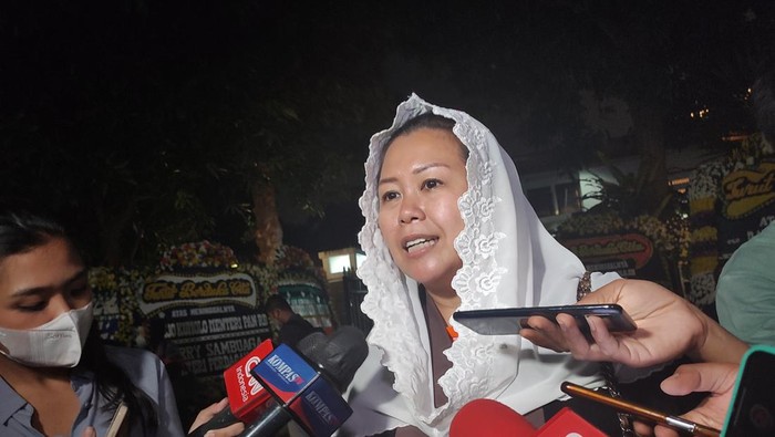 Yenny Wahid saat berkunjung ke rumah duka Tjahjo Kumolo.