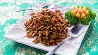 Kalau sering ngiler orek tempe yang ada di warteg atau warung makan, coba bikin sendiri di rumah. Bahannya gampang didapat dan rasanya dijamin nikmat. Begini cara membuatnya. Foto: iStock 