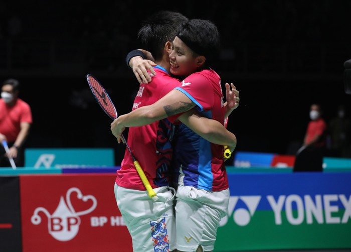 Ganda putri Indonesia Apriyani Rahayu/Siti Fadia Silva Ramadhanti saat meraih kemenangan di semifinal Malaysia Terbuka 2022.