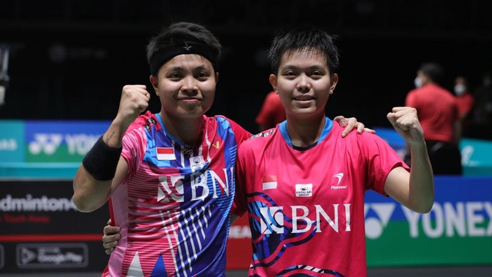 Ganda putri Indonesia Apriyani Rahayu/Siti Fadia Silva Ramadhanti saat meraih kemenangan di semifinal Malaysia Terbuka 2022.