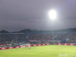 Kalahkan Barito Lewat Drama Adu Penalti, Arema ke Semifinal Piala Presiden