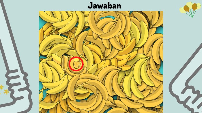 Ular itu menyelinap di antara pisang-pisang.