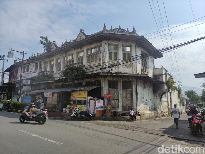 Bangunan Suge di Cianjur.