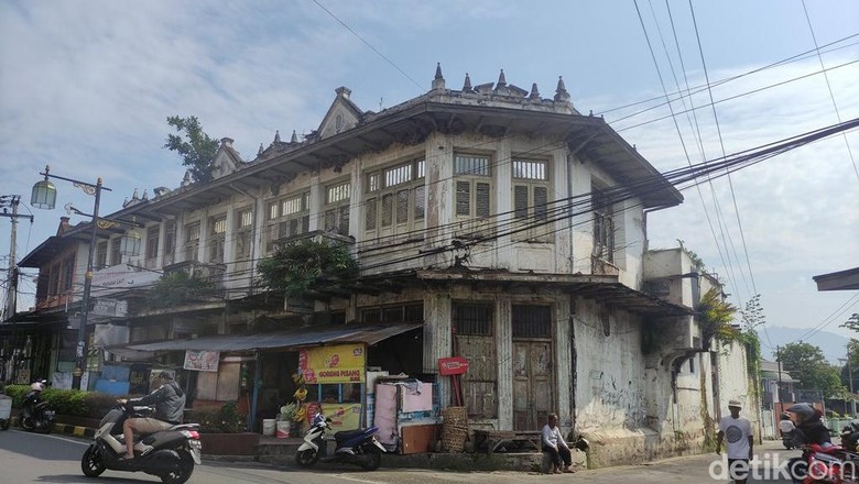 Bangunan Suge di Cianjur.
