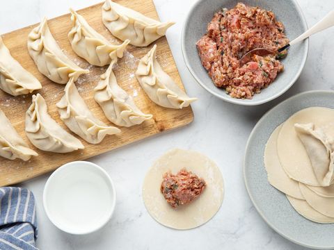 Cara membuat gyoza udang dan ayam