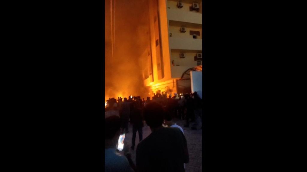Mencekam! Detik-detik Gedung Parlemen di Libya Dibakar Massa