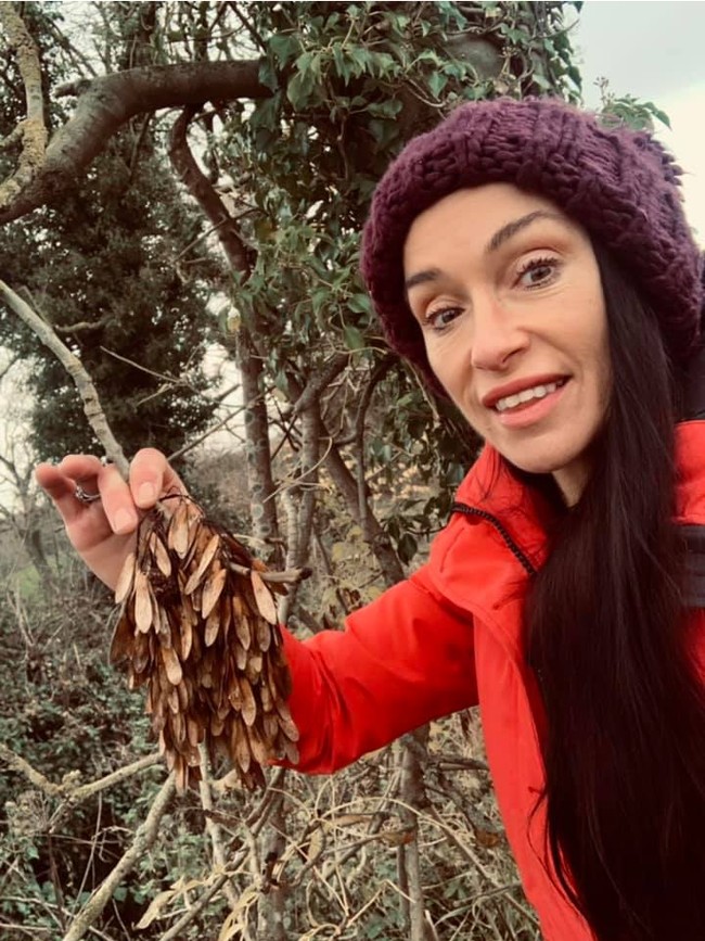 Diana sendiri memungut bayaran sekitar £18 (Rp 326 ribuan) hingga £160 (Rp 2,8 jutaan) untuk para klien. Dalam setahun, penghasilannya dari mengajarkan orang cara bertahan hidup di alam bisa mencapai £120.000 atau Rp 2,1 miliaran.Foto: Dok. Wild Harvest School