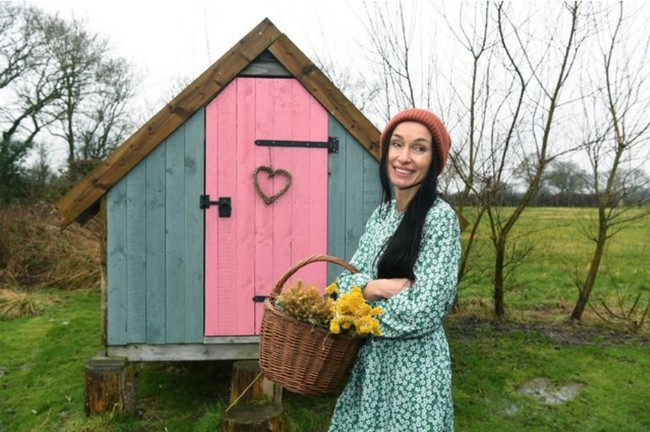 Keluarga Diana sudah kembali tinggal di rumah sejak 2010 ketika anak-anaknya yang berusia 20an beranjak dewasa. Tapi wanita itu mengaku akan segera kembali hidup di alam.Foto: Dok. Wild Harvest School